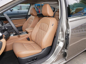 DongFeng Teana <span class=keywords><strong>2022</strong></span> Premium Sedan Gasolina Coche Usado XL Upr Euro VI Estándar de emisión Buena calidad y bajo <span class=keywords><strong>precio</strong></span> - Product Image 4