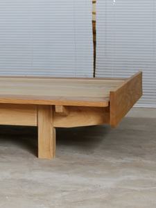 Lit double en bois massif naturel de style scandinave et japonais, en chêne rouge, cerisier et noyer noir, 1,53 m, fabriqué en Chine - Product Image 3