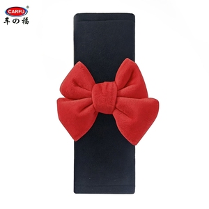 Protector de Cinturón de Seguridad para Auto con Lazo Adorable, Universal, de Felpa Suave, Alivia la Presión en el Cuello - Product Image 4