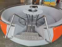 Bateau de location flottant QIQU en forme de donut, rotomoulé, en PEHD indestructible, avec barbecue électrique
