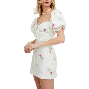 Abito Casual estivo da donna con stampa floreale a maniche corte a sbuffo - Product Image 1