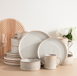 Juego de Vajilla de Cerámica de 16 Piezas, Estilo Rústico Moderno con Rayas Verticales, Esmalte Reactivo, Apto para Microondas, Platos, Tazones y Tazas - Product Image 1
