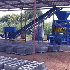 Machine de fabrication de briques QTJ4-30 fabriquée en Chine pour une petite usine de fabrication de blocs