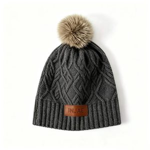 Bonnet tendance avec patch en cuir embossé INJAE, bonnets tricotés chauds pour l'hiver, pour un usage quotidien - Product Image 2
