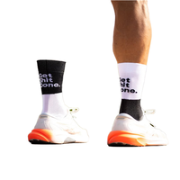 Chaussettes de sport unisexes en nylon de qualité en gros Chaussettes de compression respirantes pour le cyclisme, la course à pied et les manchettes d'automne