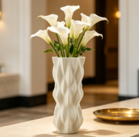 Vase en céramique blanc mat 3D ondulé plissé, vase décoratif texturé abstrait pour table, salon, hôtel, décoration intérieure