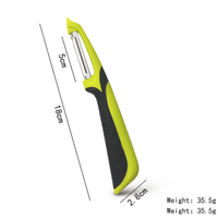 Lange steel met rechte mesjes, ergonomische antislipgreep, roestvrijstalen keukenhulp voor het schillen van groenten en fruit.