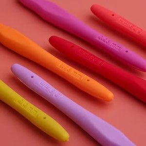Juego <span class=keywords><strong>de</strong></span> 10 ganchillos <span class=keywords><strong>de</strong></span> encaje TPR con mango suave, coloridos, finos, estilo lindo, modelo Owin, <span class=keywords><strong>de</strong></span> grosor estándar. - Product Image 3