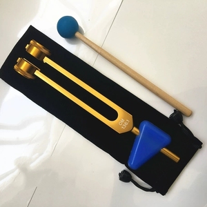 Kit de diapasons lestés OM 136,1 Hz pour la guérison par vibration, avec poignée en silicone, maillet et sac à cordon de serrage - Product Image 4