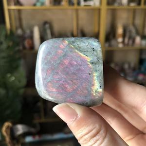 Cristallo di Labradorite Naturale Lucidato YingLai con Riflessi Viola, Forma Libera Unica per Artigianato - Product Image 4
