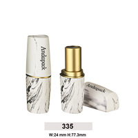 Nouveau modèle de marque privée de luxe Tube de rouge à lèvres magnétique Tube de rouge à lèvres métallique Processus de gravure au laser