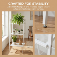 Étagères de rangement en métal pour organiser les objets dans le salon et sur le balcon. Grandes étagères de rangement, étagère à marchandises