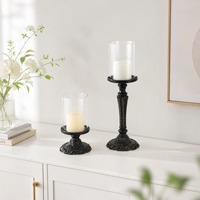 Bougeoir vintage sculpté en métal orné avec manchon en verre transparent