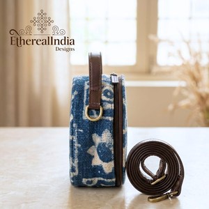 Sac rond indigo artisanal en coton, sac à bandoulière multi-poches, sac de voyage bohème, fournisseur en gros, export Inde - Product Image 4