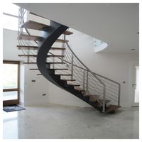 Escalier intérieur courbé en bois poli sur mesure, conçu par Prima 3D Drawings Designer, pour grand hall d'entrée