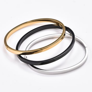 Bracelet jonc géométrique lisse en acier inoxydable étanche pour un style neutre et tendance – Idéal comme cadeau de bijoux - Product Image 4
