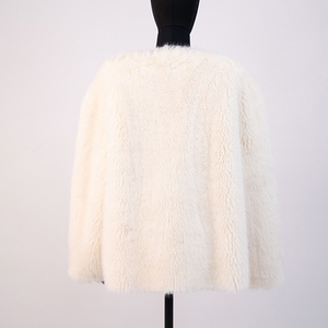 Haut de gamme personnalisé vêtements pour femmes hiver <span class=keywords><strong>fausse</strong></span> <span class=keywords><strong>fourrure</strong></span> manteaux blanc <span class=keywords><strong>fausse</strong></span> <span class=keywords><strong>fourrure</strong></span> recadrée <span class=keywords><strong>veste</strong></span> Polyester femmes manteau hiver <span class=keywords><strong>fausse</strong></span> <span class=keywords><strong>fourrure</strong></span> - Product Image 2