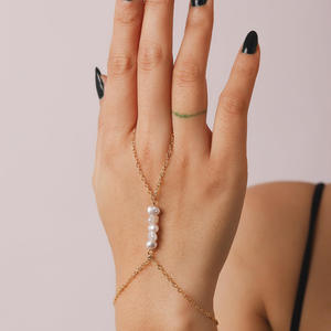 Acero inoxidable impermeable mano cadena perla pulsera <span class=keywords><strong>mujer</strong></span> Acero inoxidable dedo cadena pulsera anillo mano joyería para <span class=keywords><strong>mujer</strong></span> - Product Image 1