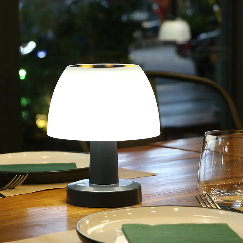 โคมไฟตั้งโต๊ะ LED ไฟพลังงานแสงอาทิตย์กลางแจ้งกันน้ําแบบชาร์จไฟได้ความสว่าง 4 ความเร็วโคมไฟตั้งโต๊ะพลังงานแสงอาทิตย์