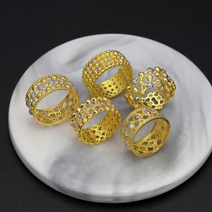 Anillo de Latón Chapado en Oro de 24K de Jxx Fashion, Anillo Compacto para Mujer con Diseño Moderno y Elegante para Compromiso o Boda - Product Image 1