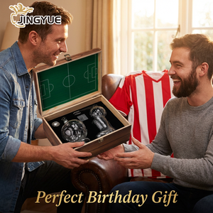 Decantador de Licor y Whisky con Forma de Balón de Fútbol, Juego de Vasos de Cerveza con Forma de Bota y Vaso de Whisky con Forma de Balón, Regalo para Hombres Amantes del Deporte y del Fútbol - Product Image 4