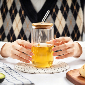 Großhandel Lagerbestand 16oz Glas-Trinkbecher mit Holzdeckel, Moderne Transparente Form, Tee-Kaffee-Milch-Latte-Becher für Geschäftsgeschenke - Product Image 5