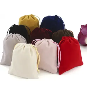 Pochette en velours doux bleu clair avec logo personnalisé imprimé et gaufré, idéale pour l'emballage de sacs à main, chaussures, vêtements et comme sac anti-poussière. - Product Image 6