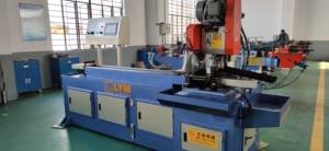 YJ-425CNC التلقائي الألومنيوم الأنابيب قطع آلة جوفاء مربع ماكينة قطع أنابيب 45 درجة ماكينة قطع أنابيب - Product Image 2