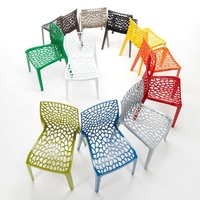 Chaise de salle à manger en plastique empilable moderne et durable, chaise en plastique bon marché d'usine avec dossier et assise creux pour salon intérieur et extérieur