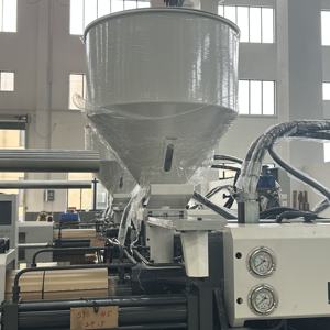 Machine de fabrication de tubes de prélèvement sanguin PET/PP Machine de moulage par injection plastique 180T - Product Image 3