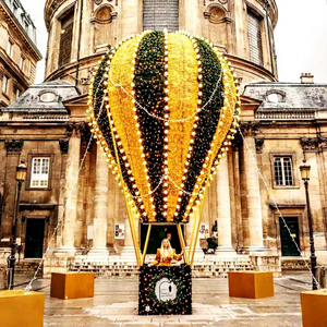 Ballons à air chaud pour la décoration de Noël : Rehaussez le thème des fêtes dans les centres commerciaux, les stations balnéaires et les espaces d'événements hivernaux - Product Image 1