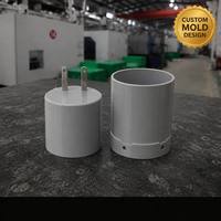 Ensemble de composants cylindriques en plastique gris clair, avec broche solide, base de coupelle creuse et trou, pièces industrielles moulées par injection de précision