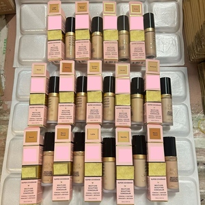 Fond de Teint Liquide Correcteur Multi-Couleurs Born This Way - Léger et Longue Tenue pour le Contouring - Product Image 1
