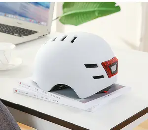 2020 새로운 패션 디자인 스마트 금형 성인 자전거 헬멧 라이트 스쿠터 헬멧