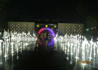 Fontaines d'extérieur personnalisées pour centres commerciaux, avec éclairage LED et jets d'eau dansants, par Rainbows Fountain Factory