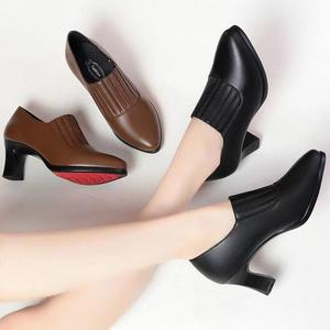 2024 nuevos zapatos individuales <span class=keywords><strong>de</strong></span> boca profunda <span class=keywords><strong>de</strong></span> suela blanda <span class=keywords><strong>de</strong></span> cuero suave con falda zapatos <span class=keywords><strong>de</strong></span> mujer <span class=keywords><strong>de</strong></span> mediana edad primavera y otoño zapatos <span class=keywords><strong>de</strong></span> mamá - Product Image 4