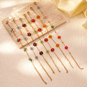 สร้อยข้อมือประดับดอกไม้ลูกปัด |   สร้อยสแตนเลสสตีลชุบทอง 18K PVD |   เครื่องประดับกันน้ำและป้องกันอาการแพ้สำหรับผู้หญิงที่ทันสมัย - Product Image 2