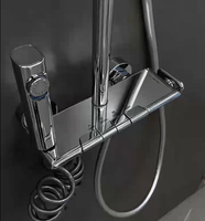 Mevalon Tête de pluie contemporaine Colonne de douche Suite Laiton poli Ensembles de douche de salle de bains Robinets sur pied Finition chromée Jet doux