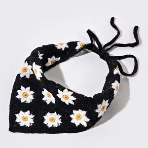 Q&Y 2026 Nuova Moda Estiva: <span class=keywords><strong>Bandana</strong></span> da Spiaggia Lavorata <span class=keywords><strong>a</strong></span> Mano, Sciarpa per <span class=keywords><strong>Capelli</strong></span> Floreale con Margherite, <span class=keywords><strong>Fascia</strong></span> Triangolare all'Uncinetto per Ragazze - Product Image 4