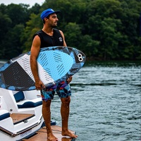Planche de wakesurf WOO WAVE 2026 élégante bleu-noir graffiti, planche de wakesurf légère pour le freestyle et les figures en eau libre