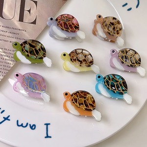 Pince à cheveux en acétate personnalisée en gros, mini pince à cheveux en acétate motif tortue mignonne, pinces à cheveux OEM style animal pour femmes - Product Image 1