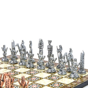 Ajedrez de Metal con Figuras Históricas Egipcias y Tablero - Product Image 3