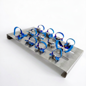 Ensemble de pinces dentaires et de ligatures en caoutchouc, 12 supports de montage en titane bleu, autoclavables, en acier inoxydable, manuels, certifiés CE Classe I, pour usage dentaire - Product Image 1