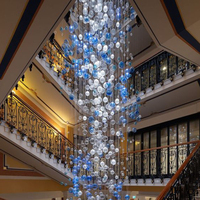 Lustre LED professionnel personnalisable en métal et verre, à suspension longue, pour hôtels et villas, idéal pour escaliers, réglable en hauteur