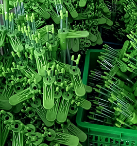 Outil de désherbage manuel à griffes réglables avec long manche pour jardin et pelouse – Outil de jardinage pour désherber et creuser - Product Image 2