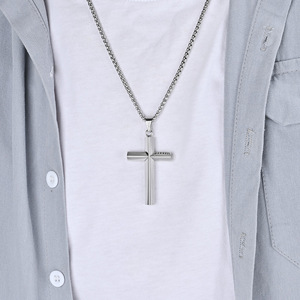 Nuevo colgante de cruz de diamante biselado de acero inoxidable y titanio, estilo único transfronterizo, minimalista, a la moda para hombre - Product Image 2