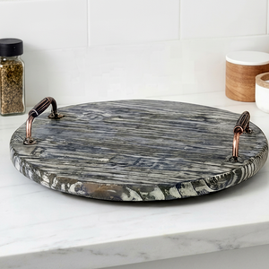 Elegante Bandeja Giratoria Redonda de Madera con Asas de Cobre, Diseño Rústico Hecho a Mano para Organización en la Cocina - Product Image 1