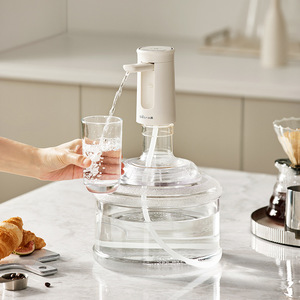 Pompe à eau en bouteille Little Bear YSJ-F06Q1, distributeur d'eau portable électrique de bureau, dispositif d'aspiration d'eau pure - Product Image 2