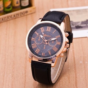 Reloj con correa de cuero, reloj de cuarzo de doble capa con números romanos y tres esferas decorativas. - Product Image 3