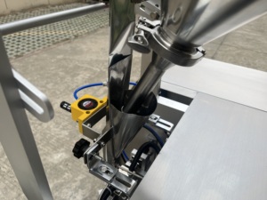 เครื่องบรรจุภัณฑ์แบบอัตโนมัติหลายเลน ระบบขับเคลื่อนด้วยเฟือง พร้อมระบบปิดผนึกด้านหลัง บรรจุ ซีล และพิมพ์วันที่ ความเร็วสูง ความแม่นยำสูง - Product Image 4